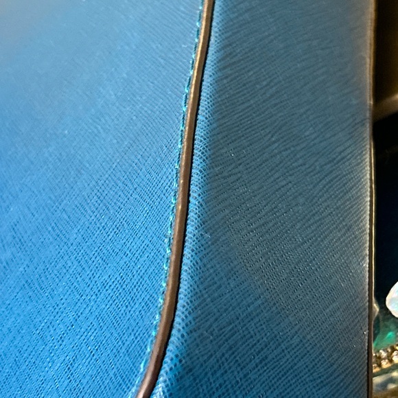 Michael Kors Vibrant Blue Crossbody Bag Approx. 9.5 x 7 x 2 - Picture 11 of 17